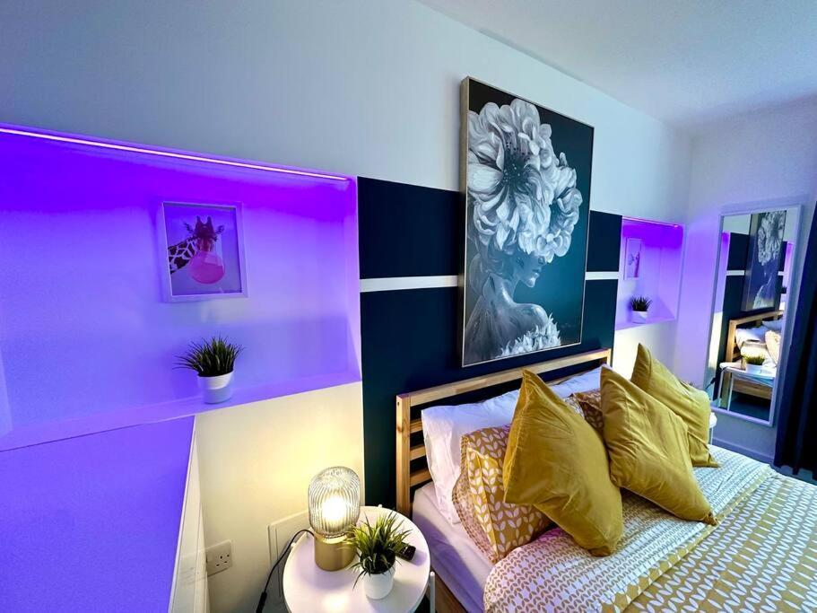 Massive New 8 Bedroom House Sleeps Up To 21 - Accepts Groups - Great Location - Free Parking - Fast Wifi - Smart Tvs - Sleeps Up To 21 People - Close To Bournemouth & Poole Town Centre & Sandbanks מראה חיצוני תמונה