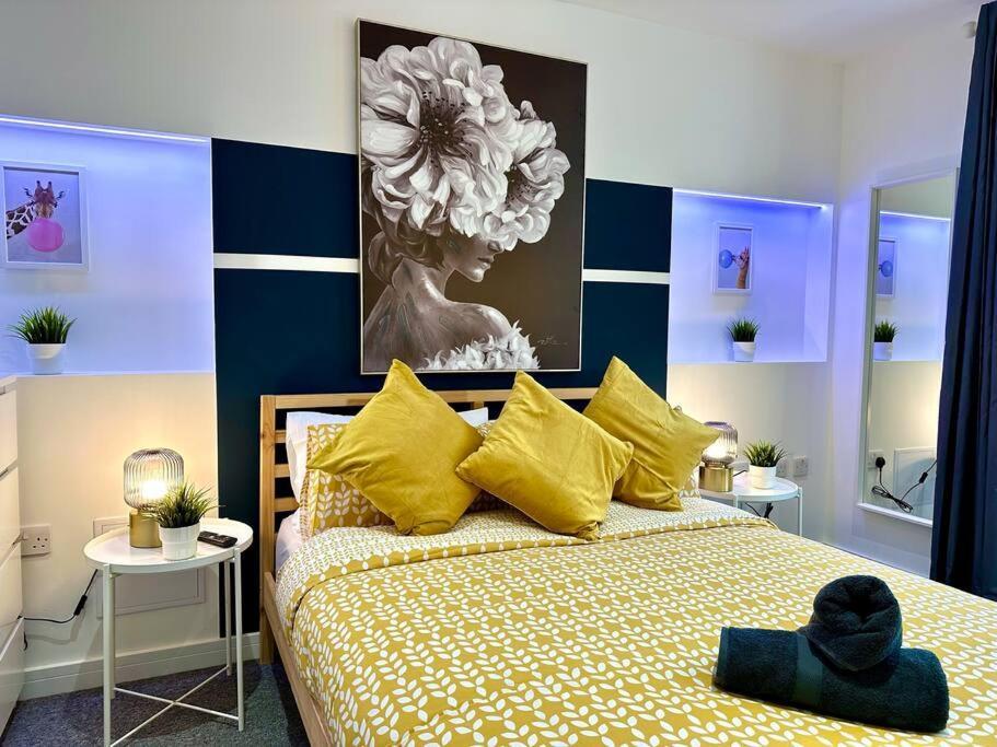 Massive New 8 Bedroom House Sleeps Up To 21 - Accepts Groups - Great Location - Free Parking - Fast Wifi - Smart Tvs - Sleeps Up To 21 People - Close To Bournemouth & Poole Town Centre & Sandbanks מראה חיצוני תמונה
