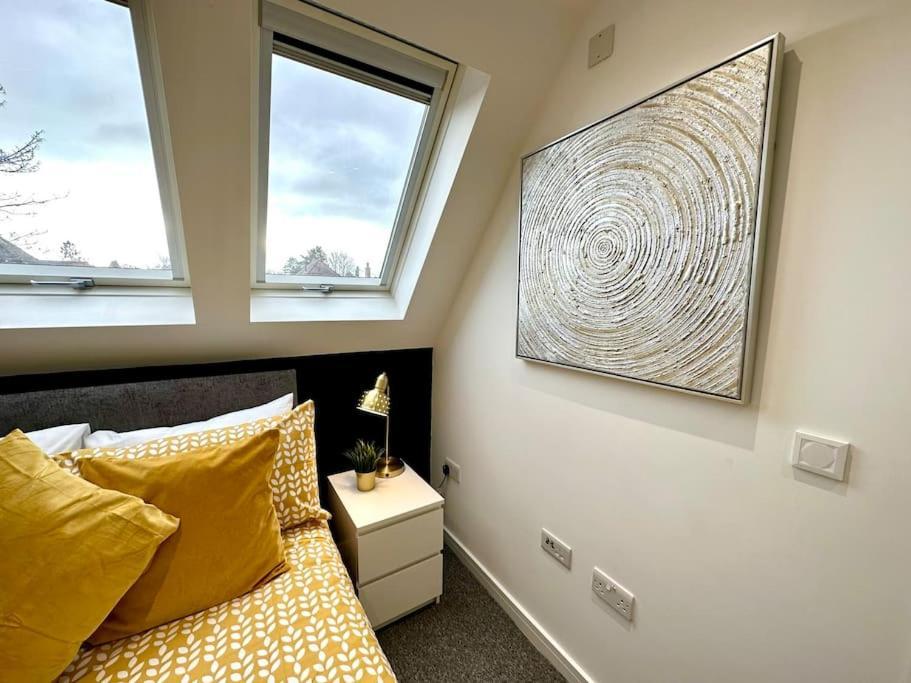 Massive New 8 Bedroom House Sleeps Up To 21 - Accepts Groups - Great Location - Free Parking - Fast Wifi - Smart Tvs - Sleeps Up To 21 People - Close To Bournemouth & Poole Town Centre & Sandbanks מראה חיצוני תמונה