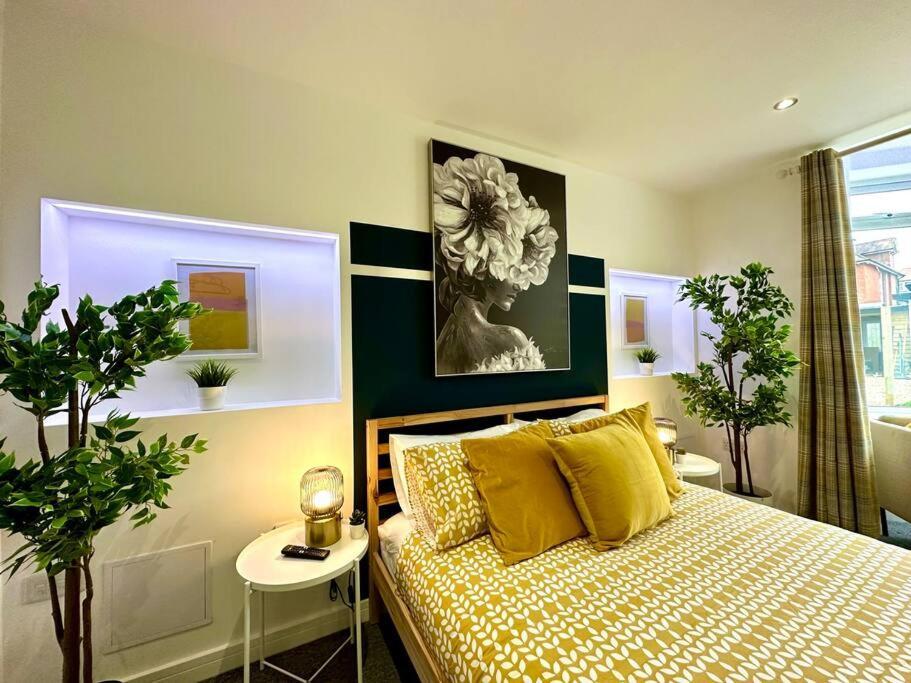 Massive New 8 Bedroom House Sleeps Up To 21 - Accepts Groups - Great Location - Free Parking - Fast Wifi - Smart Tvs - Sleeps Up To 21 People - Close To Bournemouth & Poole Town Centre & Sandbanks מראה חיצוני תמונה