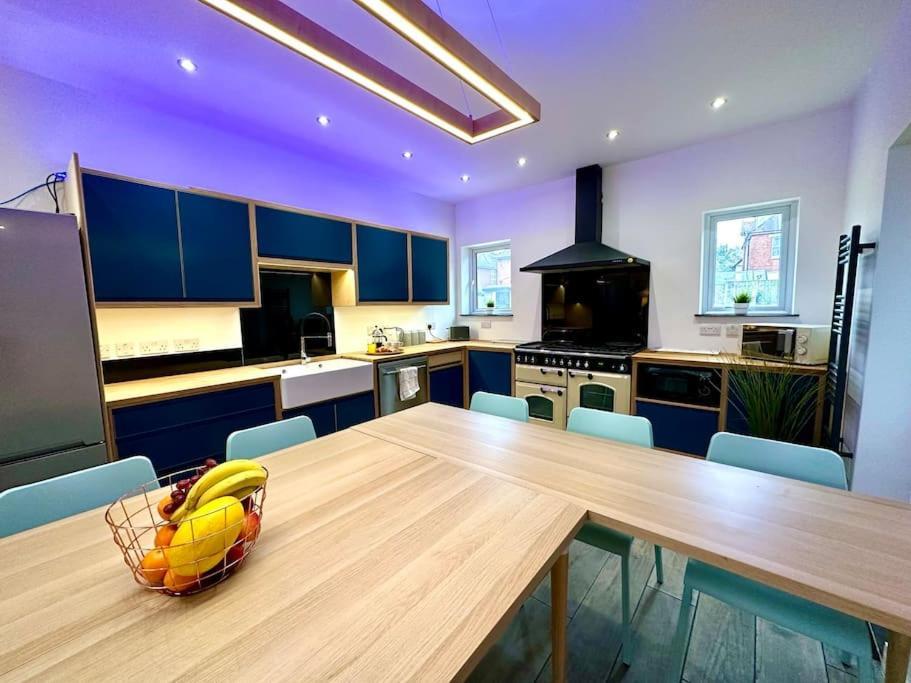 Massive New 8 Bedroom House Sleeps Up To 21 - Accepts Groups - Great Location - Free Parking - Fast Wifi - Smart Tvs - Sleeps Up To 21 People - Close To Bournemouth & Poole Town Centre & Sandbanks מראה חיצוני תמונה