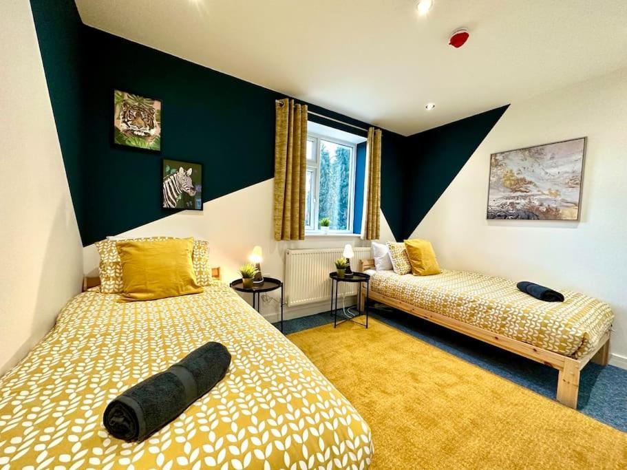 Massive New 8 Bedroom House Sleeps Up To 21 - Accepts Groups - Great Location - Free Parking - Fast Wifi - Smart Tvs - Sleeps Up To 21 People - Close To Bournemouth & Poole Town Centre & Sandbanks מראה חיצוני תמונה